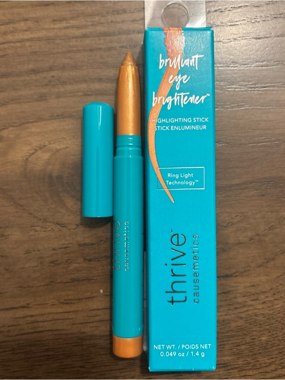thrive causemetics Brilliant Eye Brightener Stick - Shimmery warm -Gold / Gia